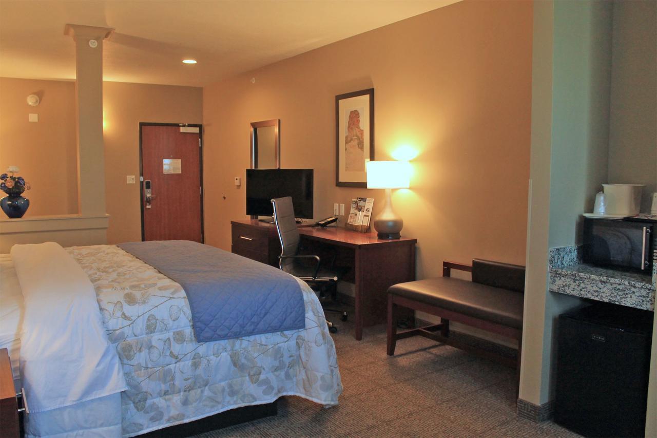 Heartland Inn And Suites Wheatland Bagian luar foto