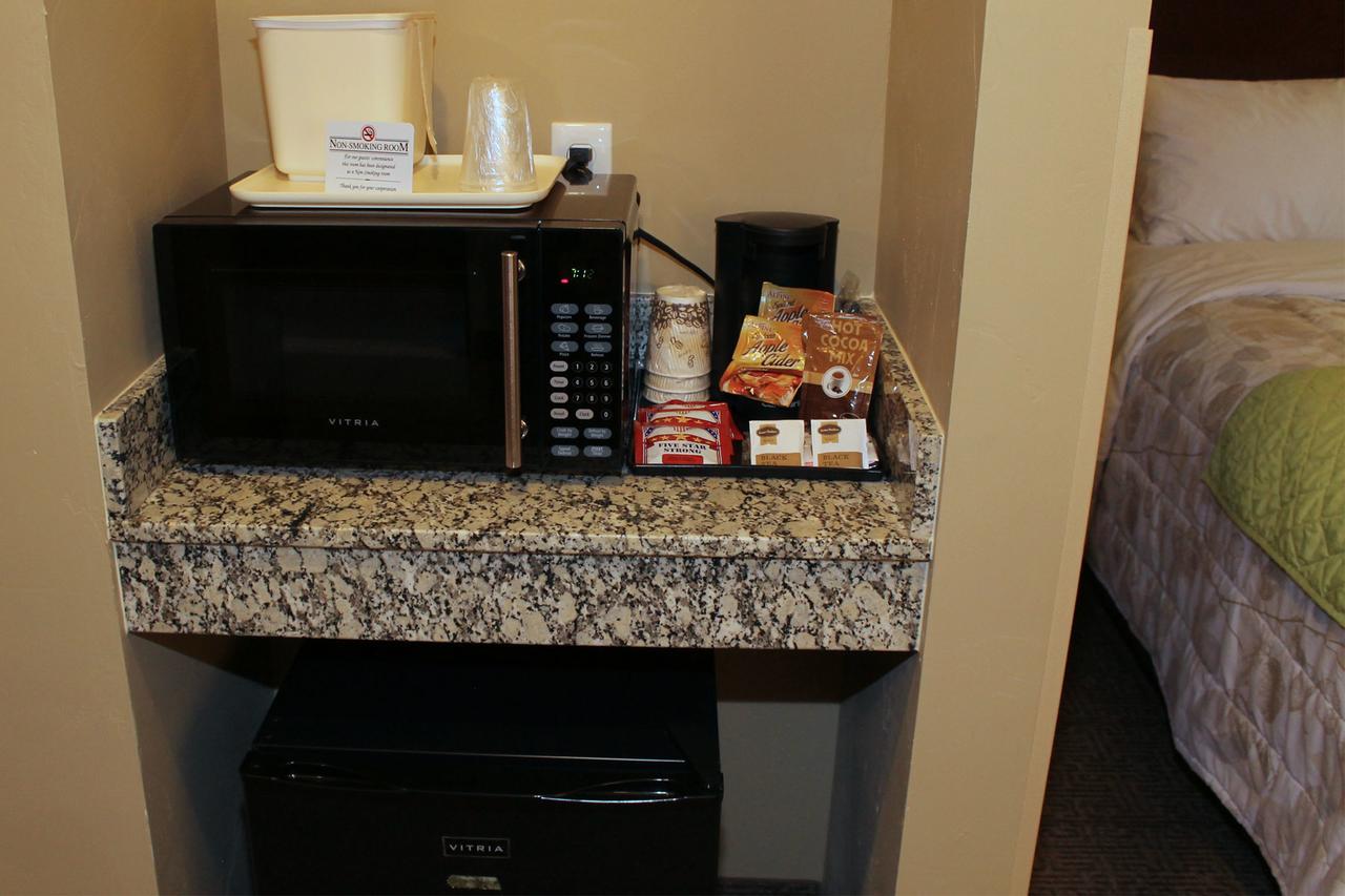Heartland Inn And Suites Wheatland Bagian luar foto