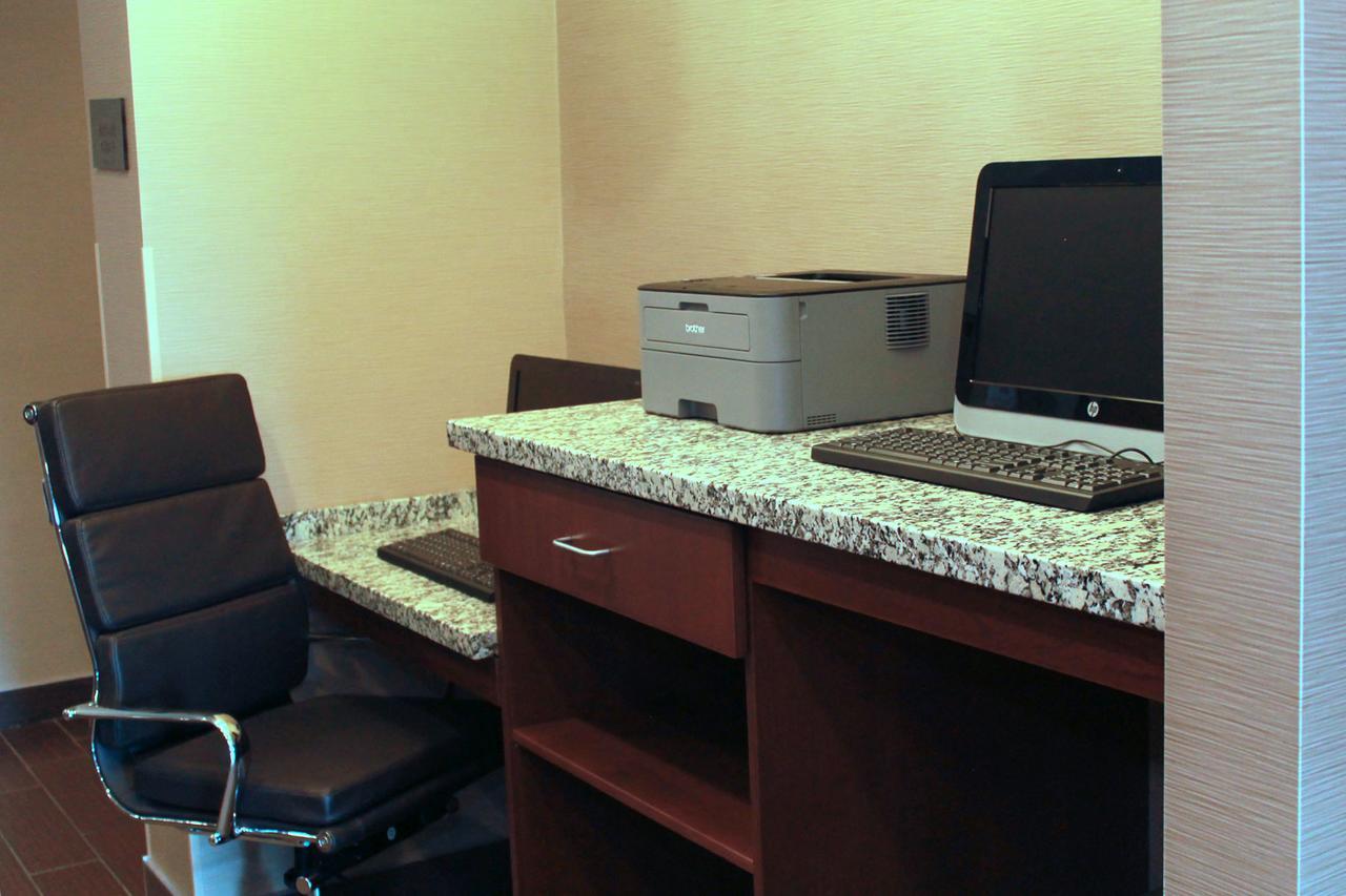 Heartland Inn And Suites Wheatland Bagian luar foto