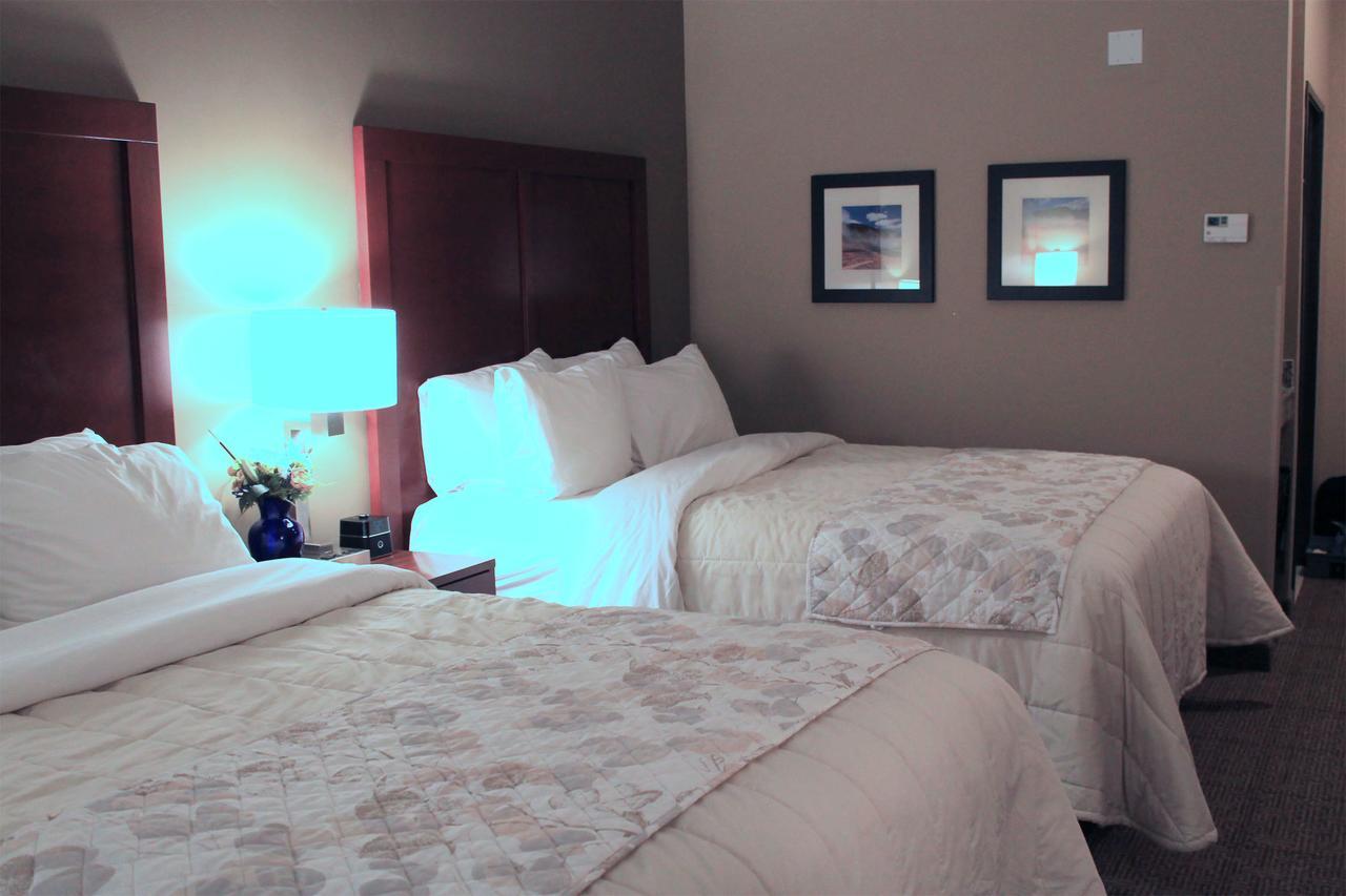 Heartland Inn And Suites Wheatland Bagian luar foto