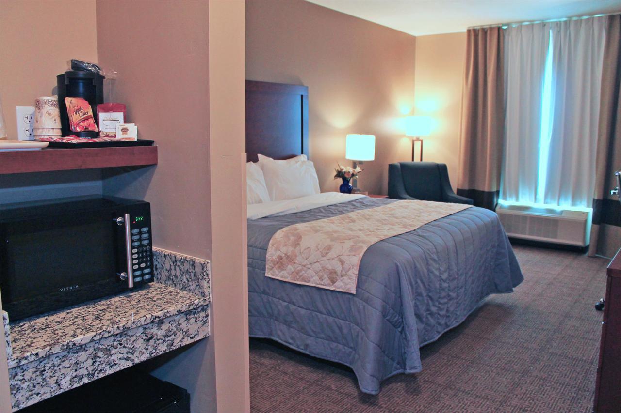 Heartland Inn And Suites Wheatland Bagian luar foto
