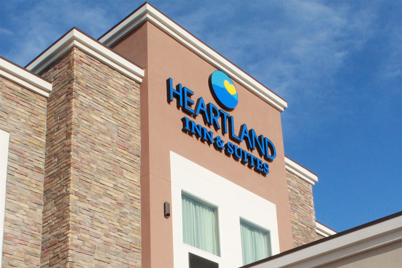 Heartland Inn And Suites Wheatland Bagian luar foto