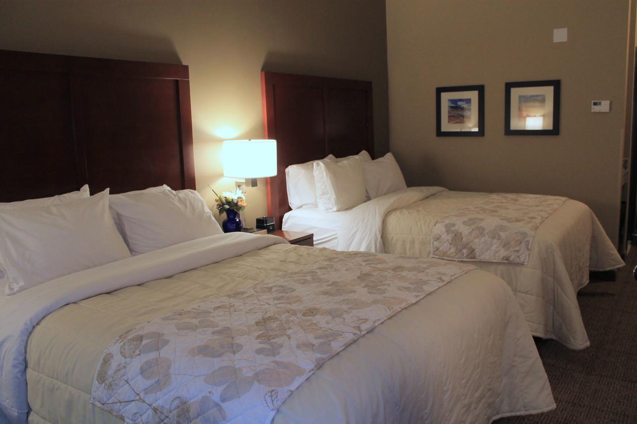 Heartland Inn And Suites Wheatland Bagian luar foto