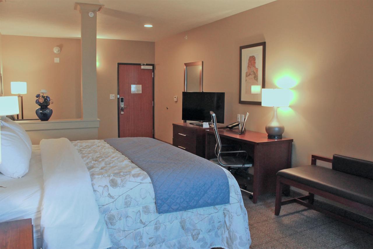 Heartland Inn And Suites Wheatland Bagian luar foto