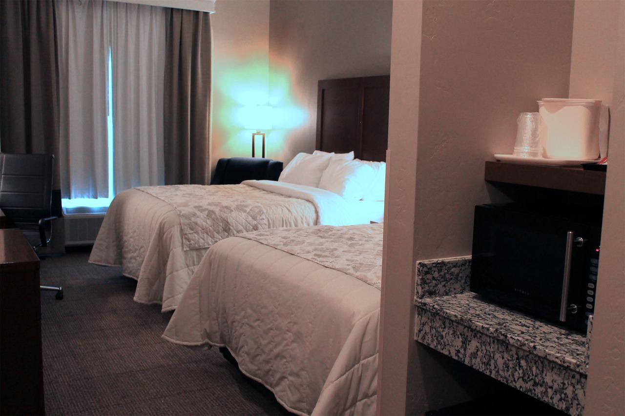 Heartland Inn And Suites Wheatland Bagian luar foto