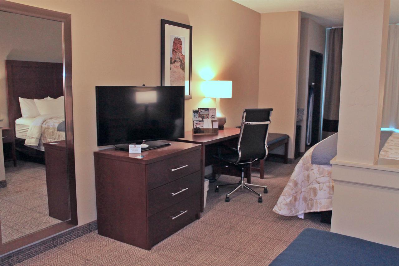 Heartland Inn And Suites Wheatland Bagian luar foto