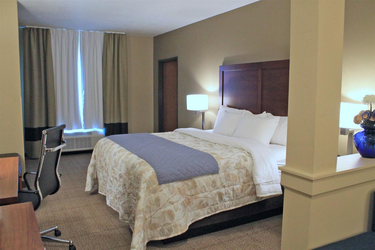 Heartland Inn And Suites Wheatland Bagian luar foto