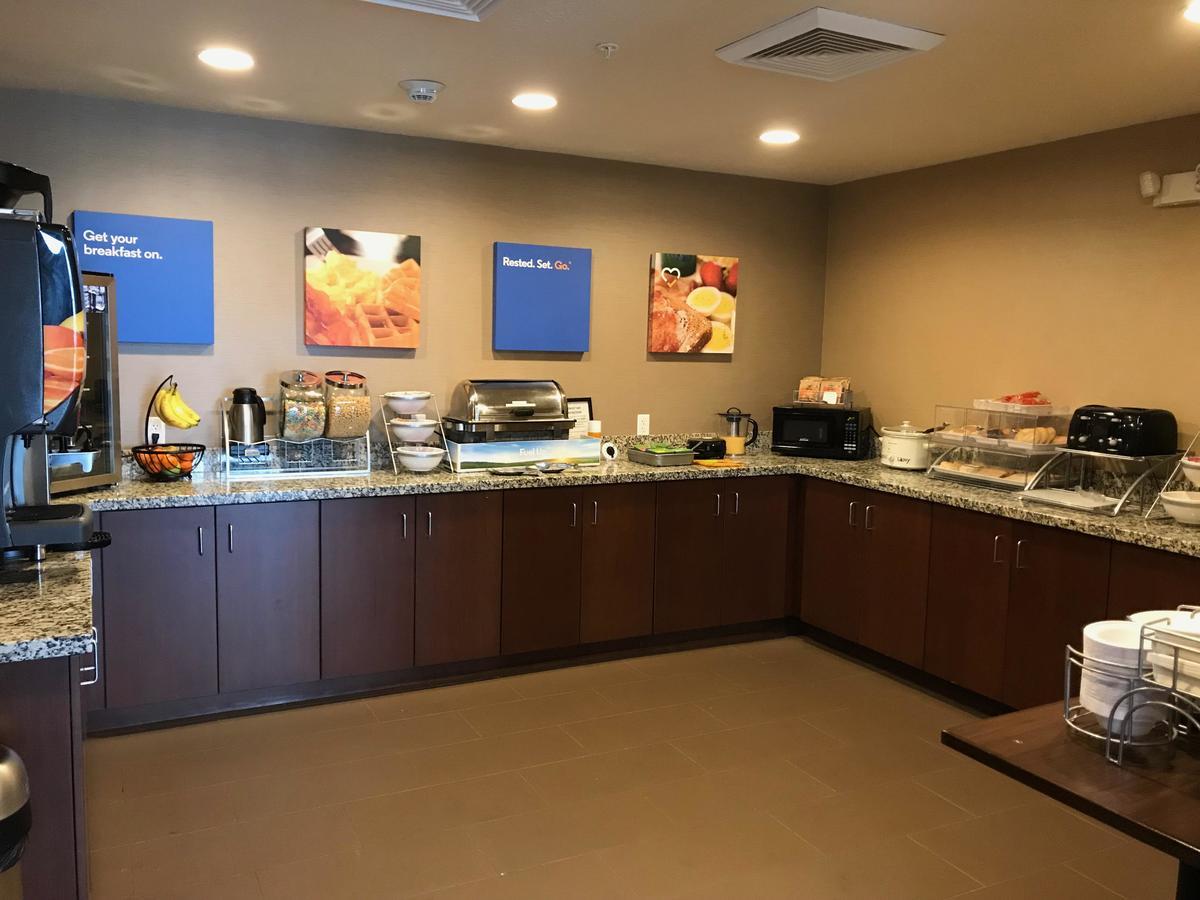 Heartland Inn And Suites Wheatland Bagian luar foto
