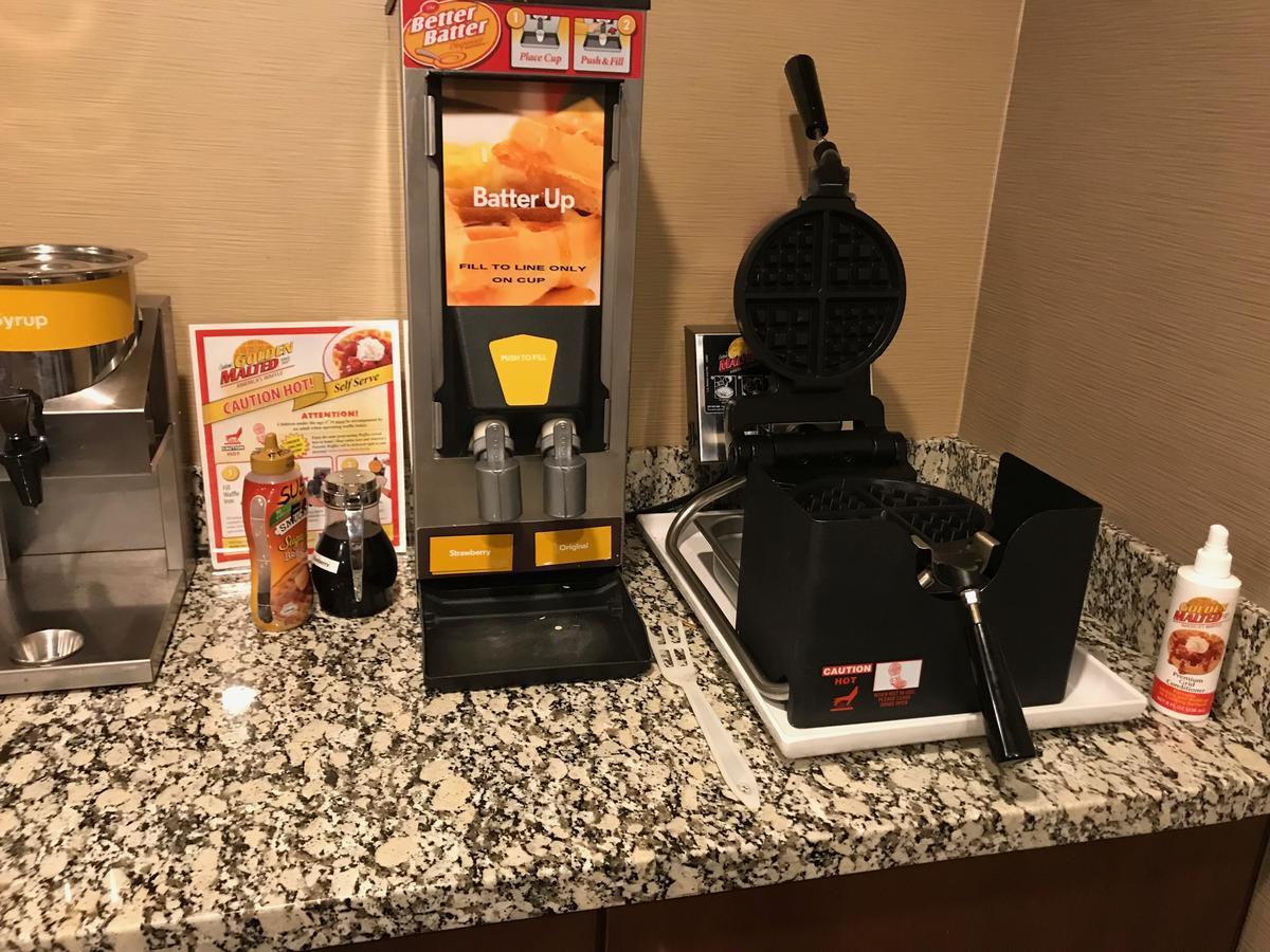 Heartland Inn And Suites Wheatland Bagian luar foto