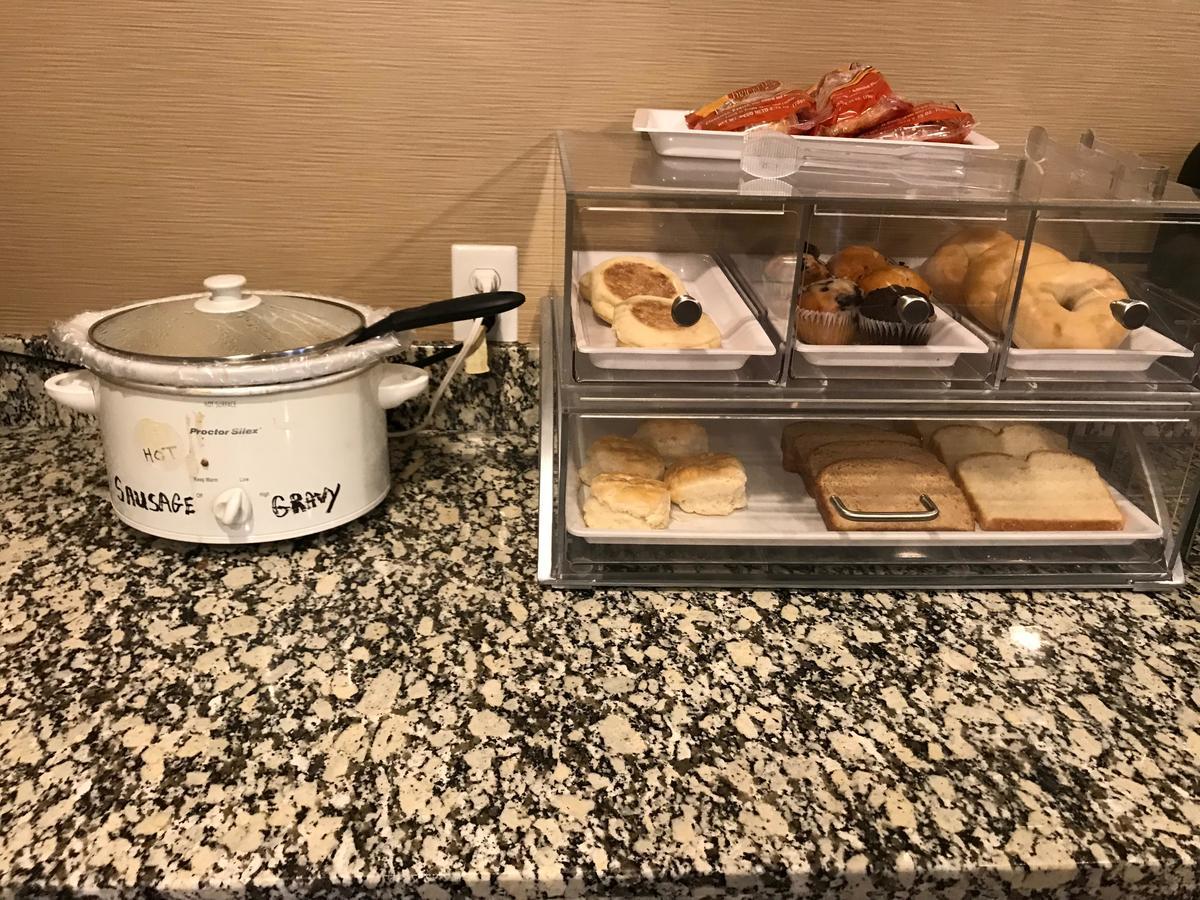 Heartland Inn And Suites Wheatland Bagian luar foto