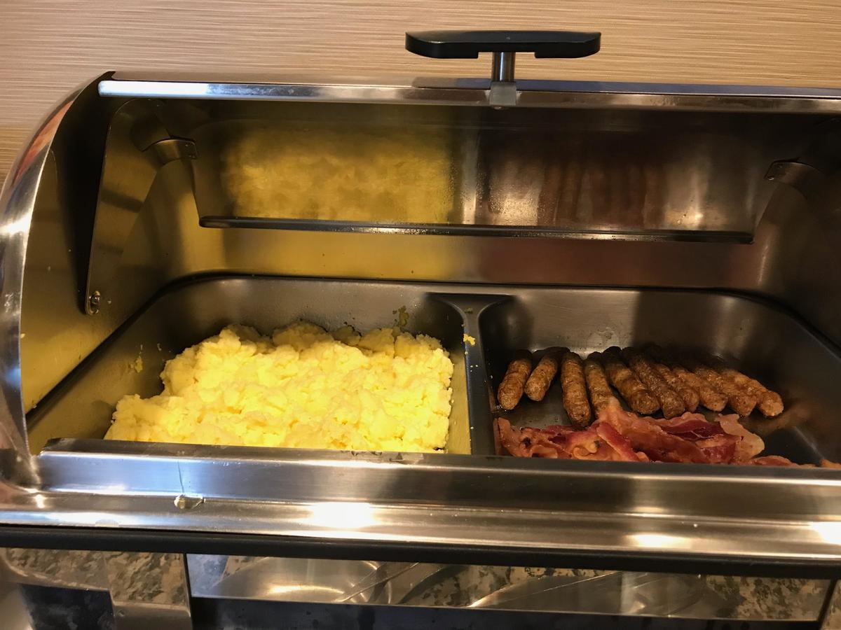 Heartland Inn And Suites Wheatland Bagian luar foto