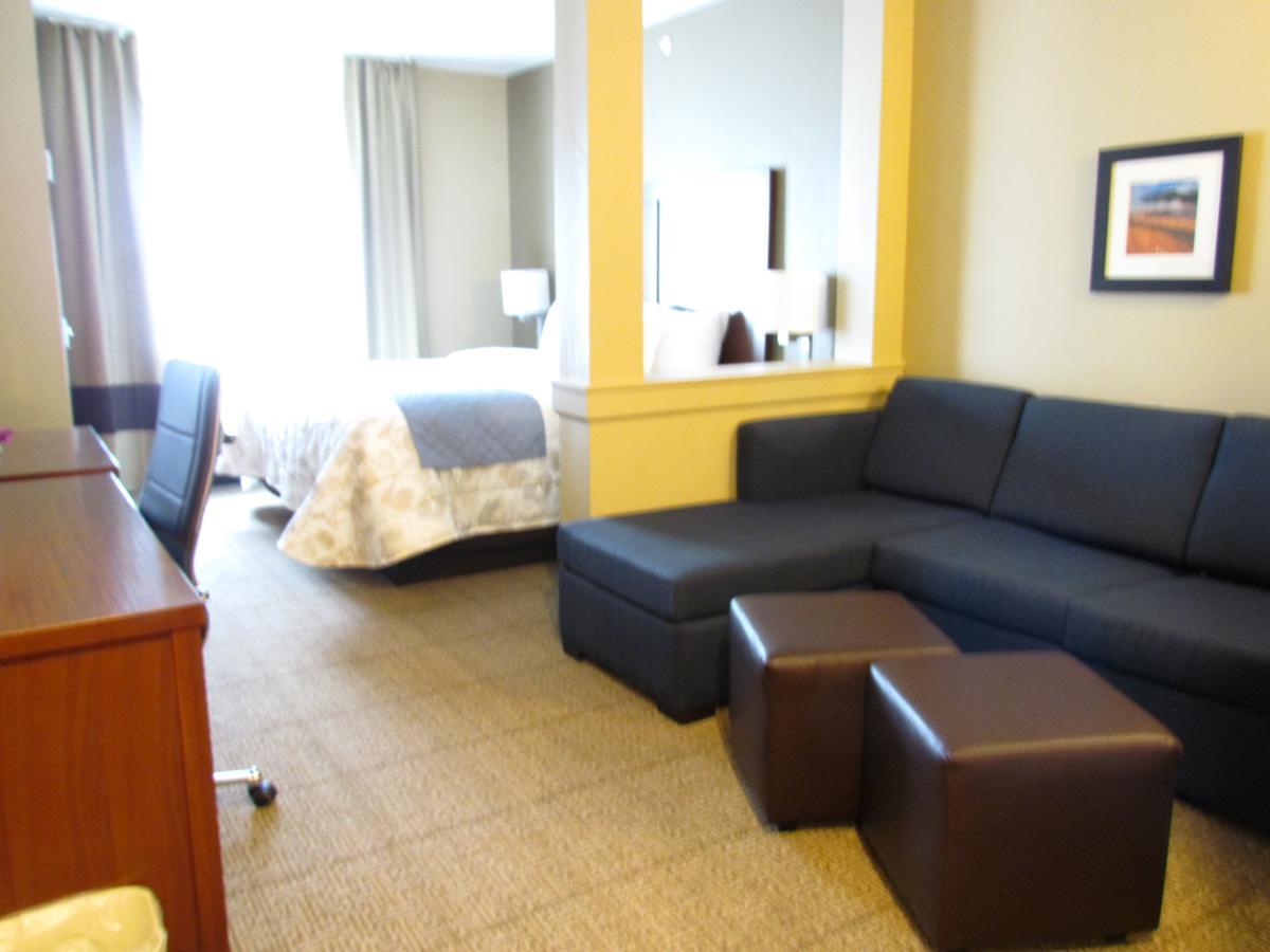 Heartland Inn And Suites Wheatland Bagian luar foto