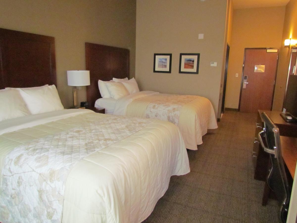 Heartland Inn And Suites Wheatland Bagian luar foto