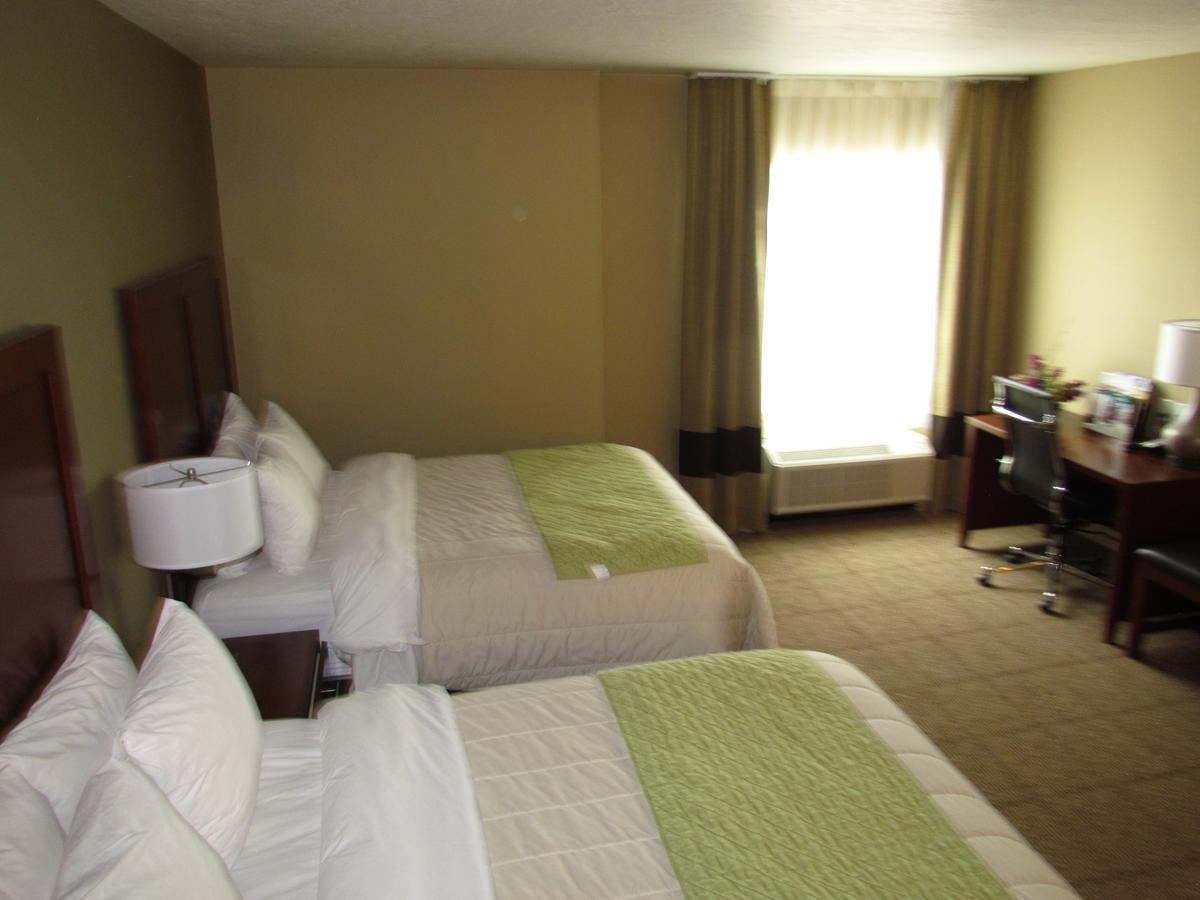 Heartland Inn And Suites Wheatland Bagian luar foto