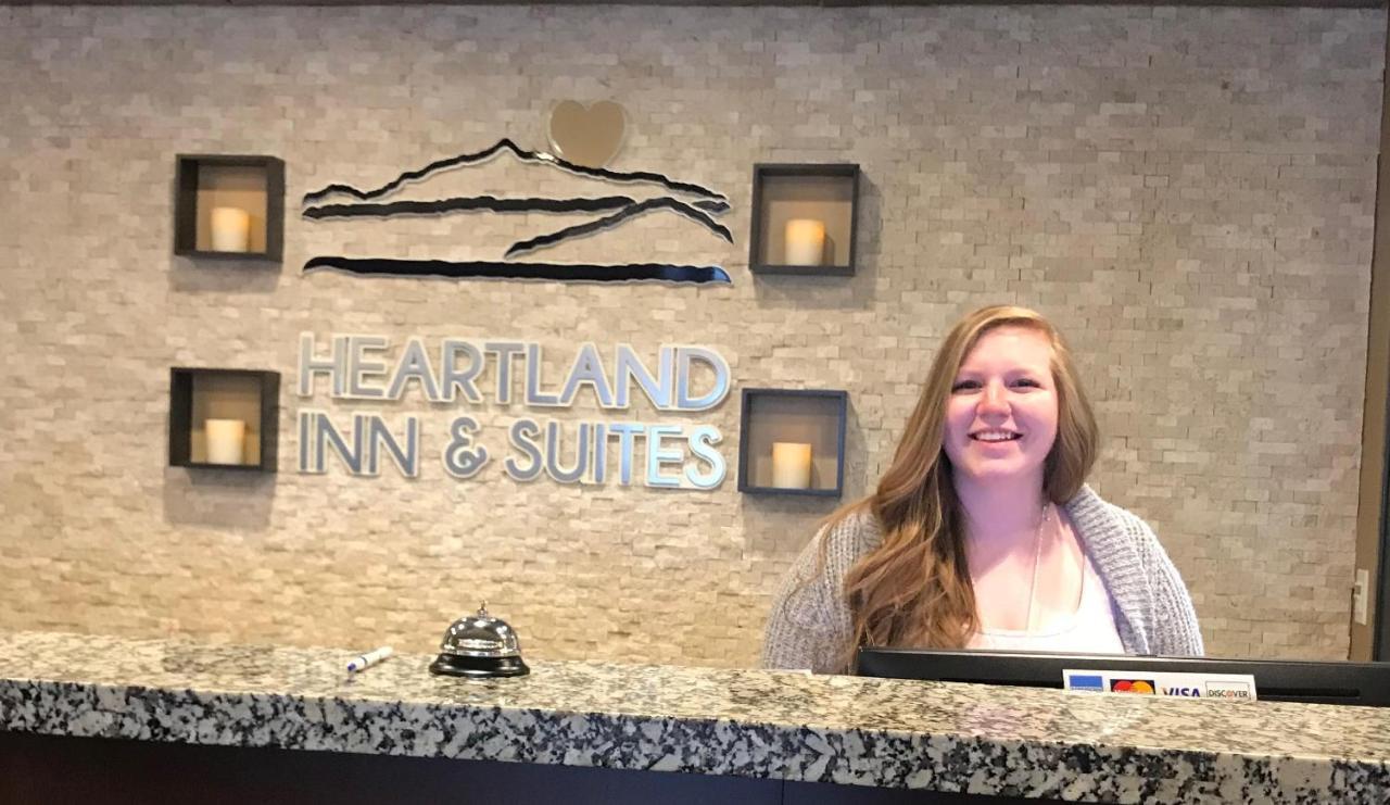Heartland Inn And Suites Wheatland Bagian luar foto