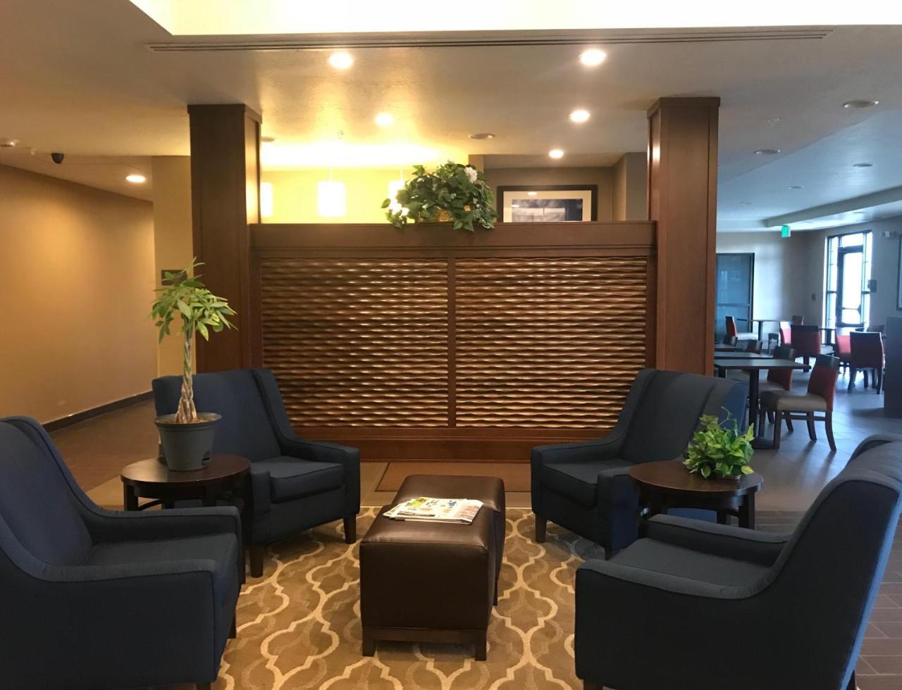 Heartland Inn And Suites Wheatland Bagian luar foto