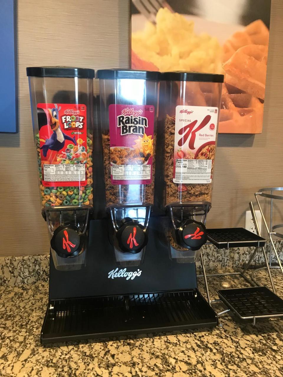 Heartland Inn And Suites Wheatland Bagian luar foto